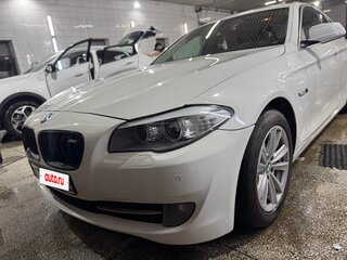 2013 BMW 5 серии 520i VI (F10/F11/F07), белый, 1480000 рублей, вид 4