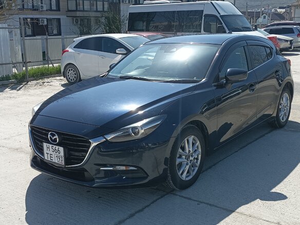 2017 Mazda Axela III Рестайлинг, синий, 1500000 рублей - вид 2