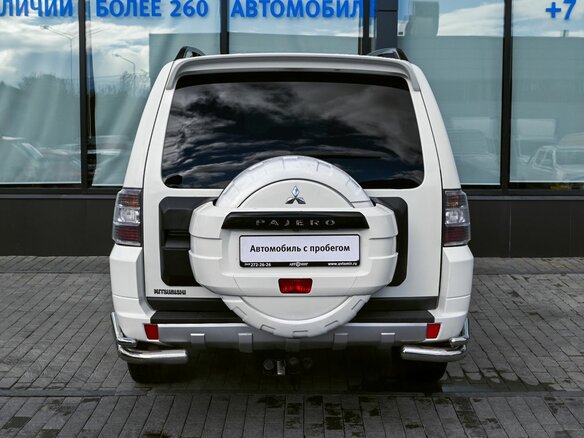 2014 Mitsubishi Pajero IV Рестайлинг 1, белый, 2075000 рублей - вид 3