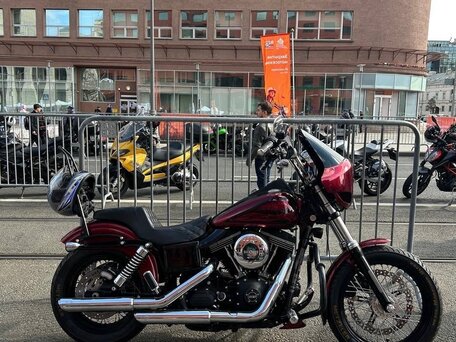 2017 Harley-Davidson Street Bob, красный, 1060000 рублей, вид 1