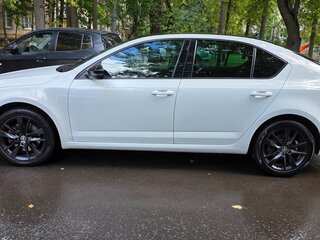 2017 Skoda Octavia III (A7) Рестайлинг, белый, 1800000 рублей, вид 2