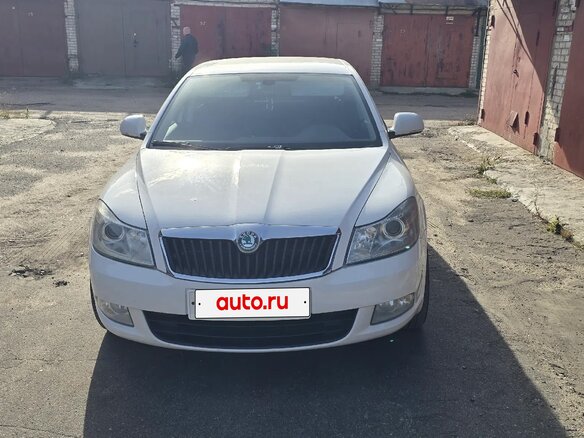 2012 Skoda Octavia II (A5) Рестайлинг, белый, 735000 рублей - вид 1