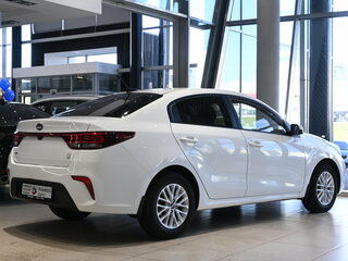 2019 Kia Rio IV, белый, 1395000 рублей, вид 5