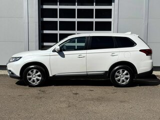 2018 Mitsubishi Outlander III Рестайлинг 3, белый, 1491000 рублей, вид 2