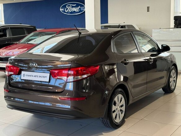 2015 Kia Rio III Рестайлинг, коричневый, 1165000 рублей - вид 3