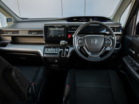 2019 Honda Stepwgn Spada V Рестайлинг, чёрный, 2285000 рублей - вид 5