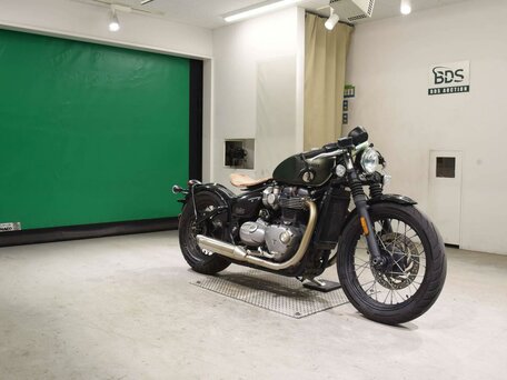 2019 Triumph Bonneville Bobber, зелёный, 1085000 рублей, вид 3
