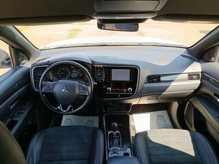 2020 Mitsubishi Outlander III Рестайлинг 3, белый, 2180000 рублей, вид 5