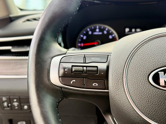 2021 Kia K5 III, чёрный, 2765000 рублей - вид 16