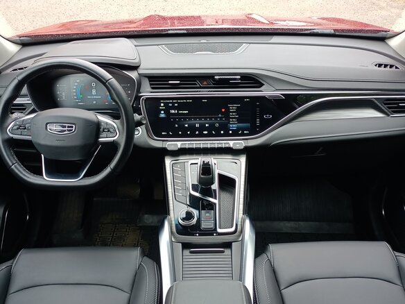 2023 Geely Atlas Pro, красный, 1995000 рублей - вид 11