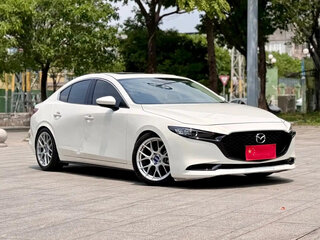 2023 Mazda 3 IV (BP), белый, 1650275 рублей, вид 3