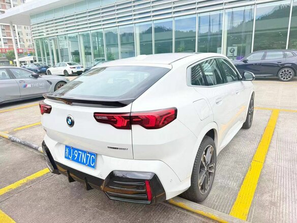 2024 BMW X2 sDrive25i II (U10), белый, 5290000 рублей - вид 2