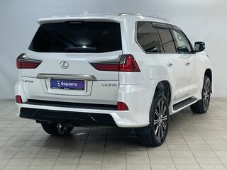 2017 Lexus LX 570 III Рестайлинг 2, белый, 7850000 рублей, вид 4