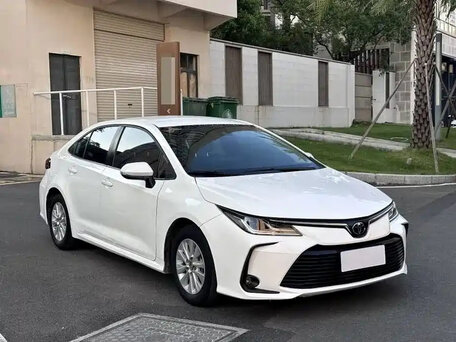 2023 Toyota Corolla XII (E210), белый, 1150000 рублей, вид 3