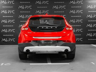 2017 Volvo V40 II Рестайлинг, красный, 2200000 рублей, вид 4