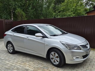 2016 Hyundai Solaris I Рестайлинг, серебристый, 860000 рублей, вид 2
