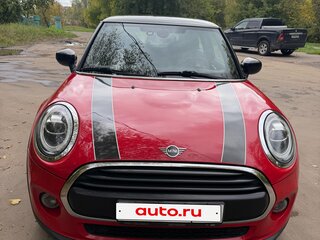 2020 Mini Hatch Cooper III (F55/F56) Рестайлинг, красный, 3500000 рублей, вид 2