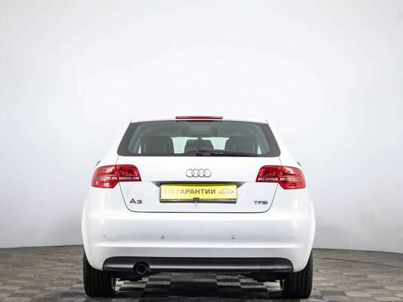 2013 Audi A3 II (8P) Рестайлинг 2, белый, 1299000 рублей - вид 4