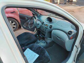 2000 Toyota Yaris I, белый, 325000 рублей, вид 3