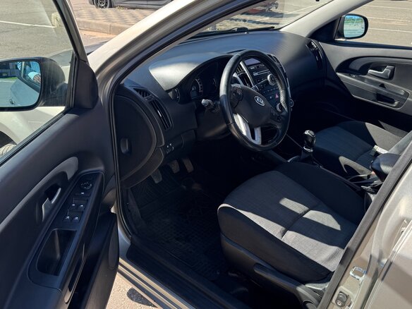 2010 Kia Ceed I Рестайлинг, серебристый, 600000 рублей - вид 6