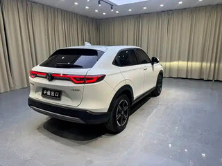 2023 Honda Vezel II, белый, 1442000 рублей, вид 4
