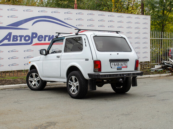 2010 Lada (ВАЗ) 2121 (4x4) Фора I Рестайлинг, белый, 250000 рублей - вид 3