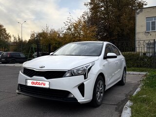 2021 Kia Rio IV Рестайлинг, белый, 1600000 рублей, вид 4