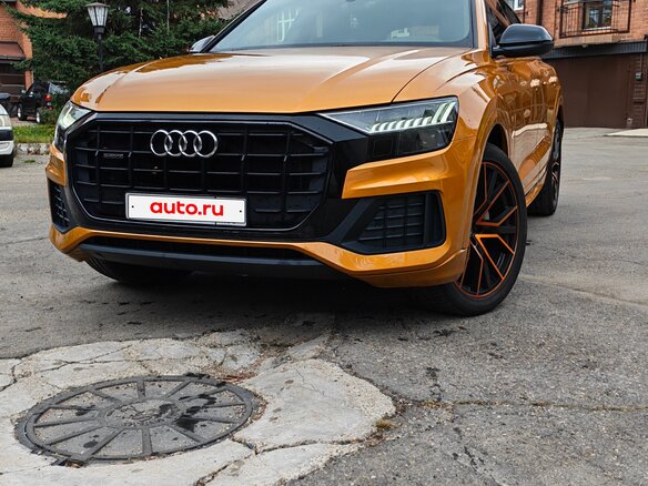 2019 Audi Q8 45 TDI I (4M), оранжевый, 6250000 рублей - вид 2