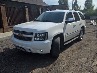 2013 Chevrolet Tahoe 6AT III, белый, 1730000 рублей, вид 1