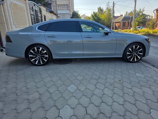 2025 Volvo S90 Long II Рестайлинг, серый, 7500000 рублей, вид 4