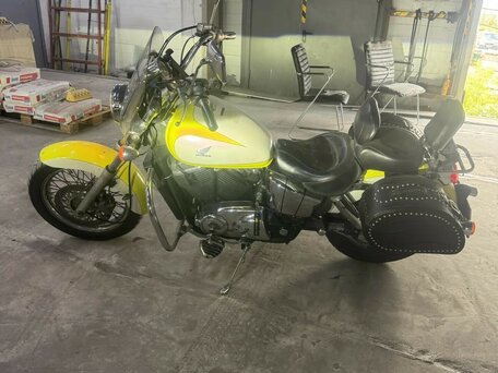 1996 Honda VT 1100, жёлтый, 450000 рублей, вид 4