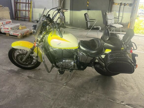 1996 Honda VT 1100, жёлтый, 450000 рублей - вид 3