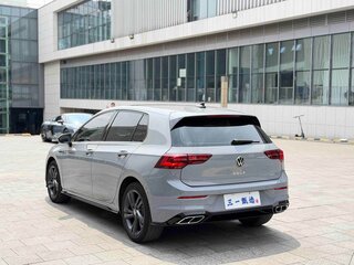 2023 Volkswagen Golf VIII, серый, 1800001 рублей, вид 4