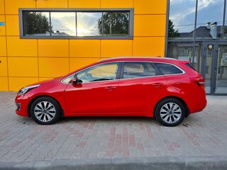 2017 Kia Ceed II Рестайлинг, красный, 1700000 рублей, вид 3