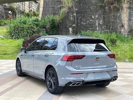 2023 Volkswagen Golf VIII, серый, 2250000 рублей, вид 5