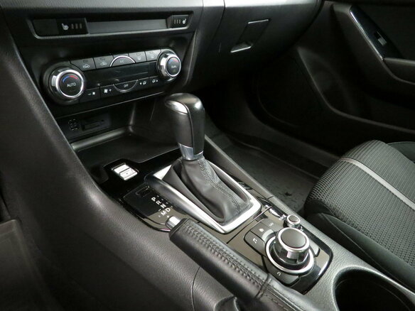 2018 Mazda 3 III (BM) Рестайлинг, коричневый, 1610000 рублей - вид 9