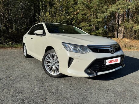 2017 Toyota Camry VII (XV50) Рестайлинг, белый, 2548000 рублей, вид 5