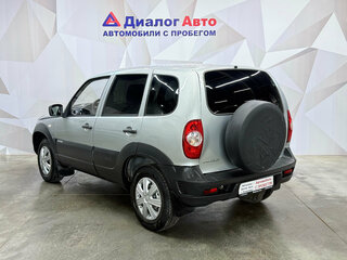 2017 Chevrolet Niva I Рестайлинг, серебристый, 470000 рублей, вид 4