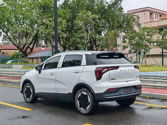 2024 Geely Geometry E 33.5 kWh, белый, 1071008 рублей - вид 5