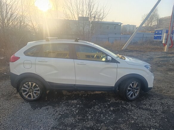 2019 Lada (ВАЗ) XRAY Cross I, белый, 920000 рублей - вид 3