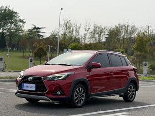 2022 Toyota Yaris IV, красный, 1170005 рублей, вид 3