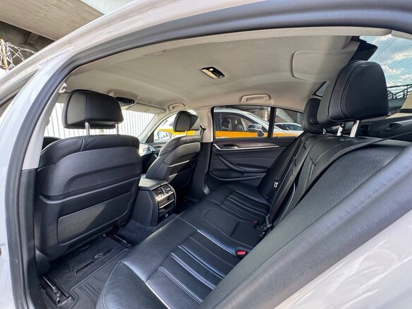 2019 BMW 5 серии 520d xDrive VII (G30/G31/G38), белый, 3200000 рублей - вид 17