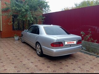 2001 Mercedes-Benz E-Класс 240 II (W210, S210) Рестайлинг, белый, 550000 рублей, вид 1