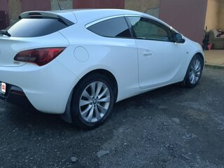 2013 Opel Astra GTC J Рестайлинг, белый, 725000 рублей, вид 4