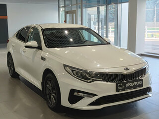 2018 Kia Optima IV Рестайлинг, белый, 1360000 рублей, вид 3