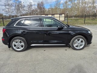 2021 Audi Q5 45 TFSI II (FY) Рестайлинг, чёрный, 3930000 рублей, вид 4