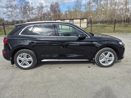 2021 Audi Q5 45 TFSI II (FY) Рестайлинг, чёрный, 4060000 рублей, вид 4