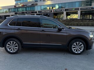 2017 Volkswagen Tiguan II, коричневый, 2350000 рублей, вид 4