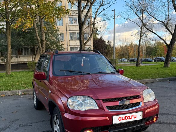 2011 Chevrolet Niva I Рестайлинг, красный - вид 1
