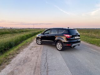 2017 Ford Kuga II Рестайлинг, чёрный, 1850000 рублей, вид 2
